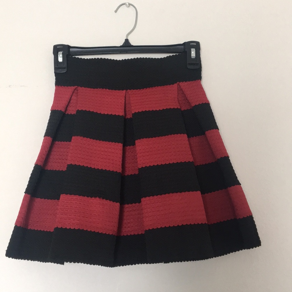 Stripped skater skirt (red and black)